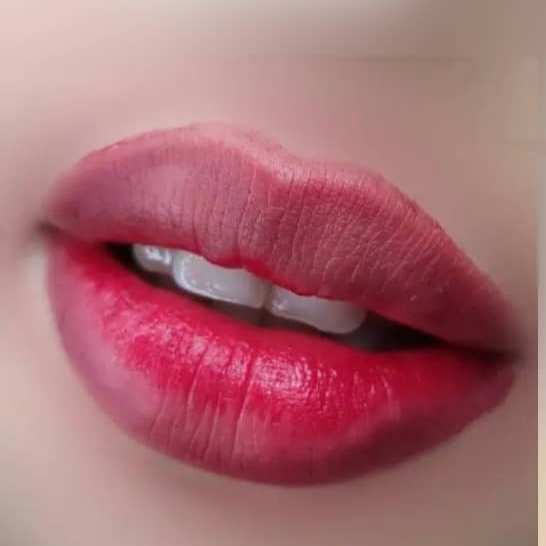 تینت لب آلبالویی بر پایه کرم